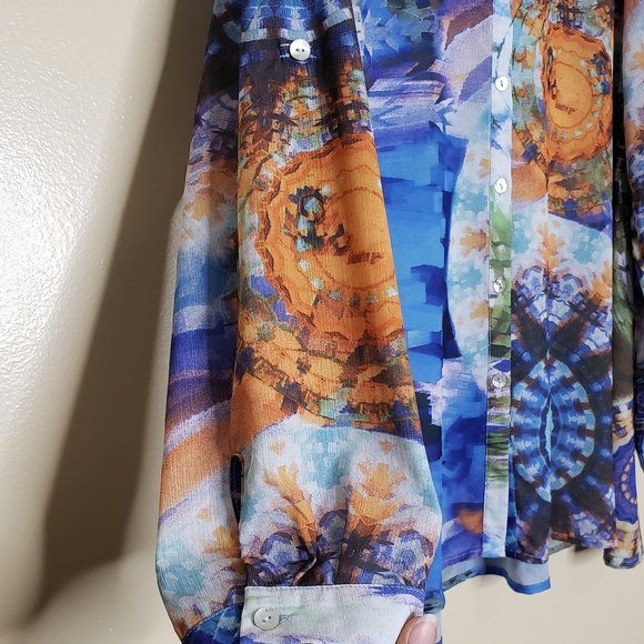 Macandme Long sleeve Button Down Tie Die Swirls Size Small - Picture 4 of 6